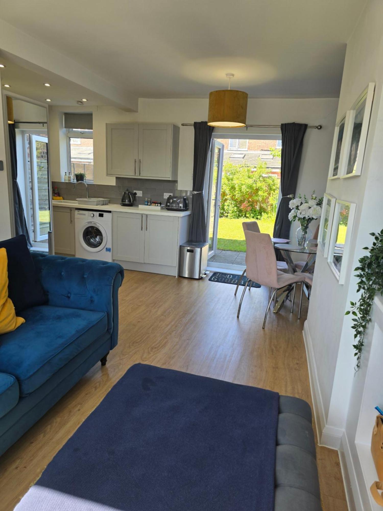 Holiday home The Heart - Cosy 3 Bedroom House With Double Driveway And Garden In *